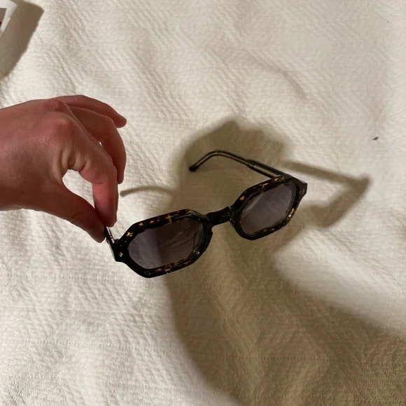 Classic Tortoise Shell Sunglasses - Picture 2 of 7